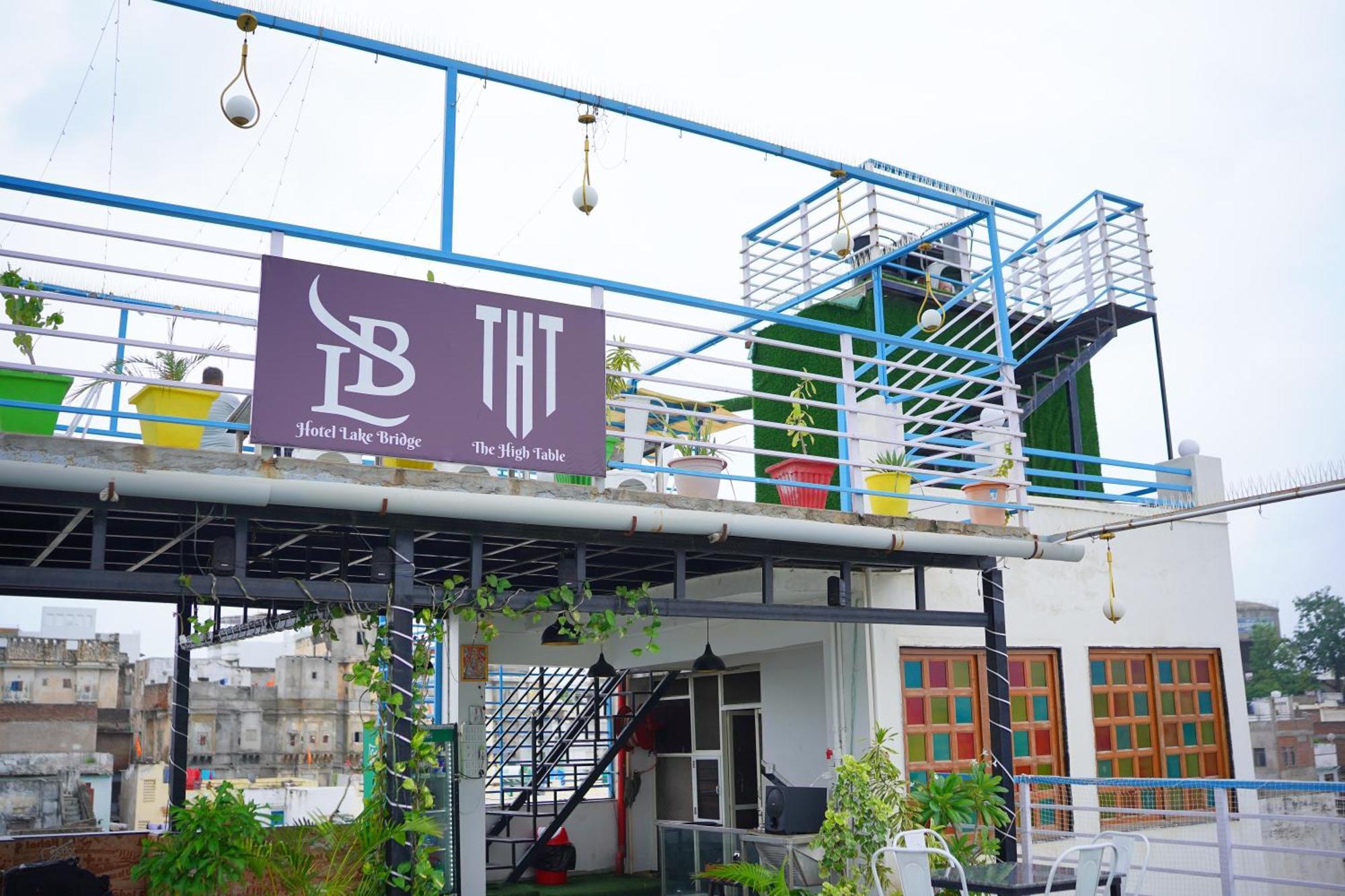 Hotel Lake Bridge Udaipur Exterior photo